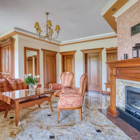 Aparthotel Krupowka Mountain & Wellness - Basen, Sauna, Jacuzzi 3*